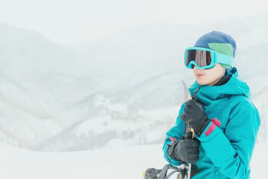 canva woman with snowboard MAEbbwQPaVo