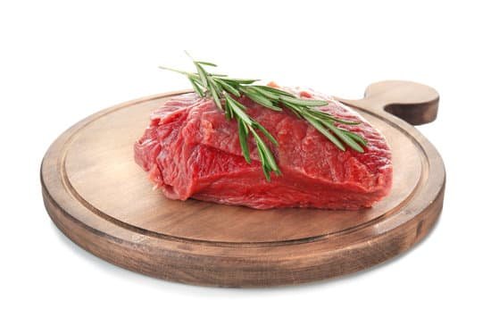 canva wooden board with fresh raw meat and rosemary MAD9TgNzco4