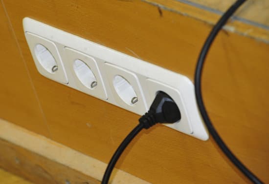 canva 220 volt power socket and cable MAEPo9GmNos