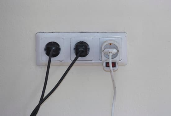 canva 220 volt power socket and cable MAEUMq7qc3Q