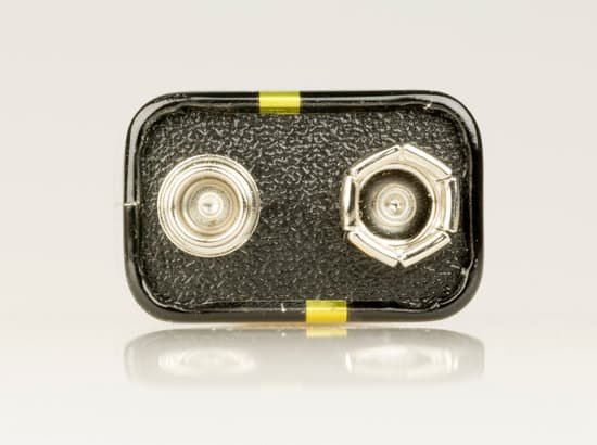 canva 9 volt battery close up MADBQfdm ug