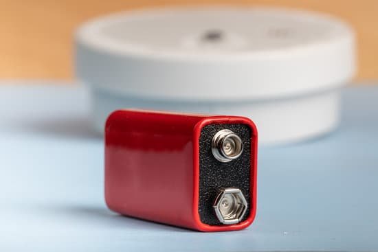 canva a 9 volt battery with a smoke alarm in the background MAEKEUES9Rw
