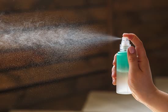 canva a woman hand spraying hydrating spray MAETulI5MiM