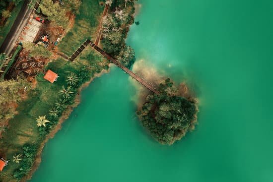 canva aerial view of island MADyRqmGpkQ