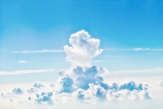canva blue sky with white clouds MAEMcD7vArw