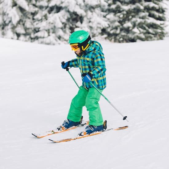 canva boy skiing MAEJoUlnkD4