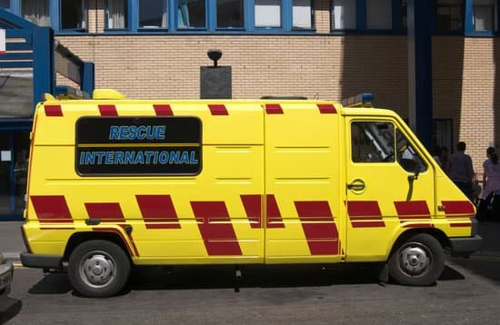 canva british ambulance MAC8NXXTd3U