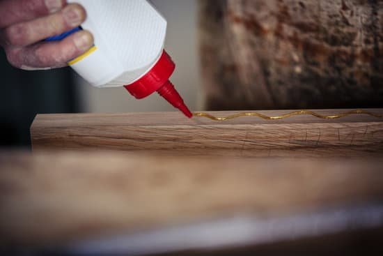 canva carpenter glues wood MAEJC74AVbo