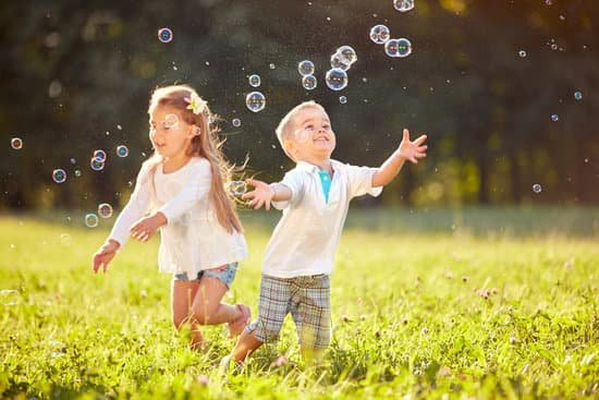 canva cheerful children chase bubbles MADas5UyICY