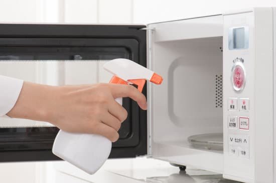 canva cleaning of the microwave oven MADasNckrls