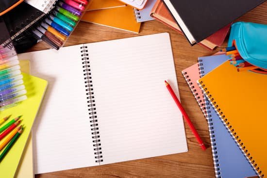 canva college student desk MABaJHqfn1c