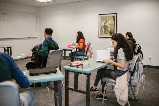 canva college students inside the classroom MAEYUS354dw