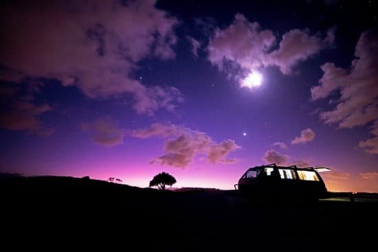 canva combi van at night MADaq6R1wcU