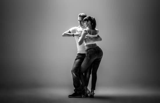 canva couple dancing social dance MADRKkh0tRo