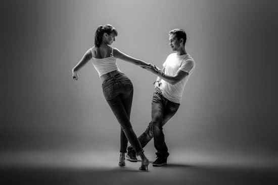 canva couple dancing social dance MADRKrsIKbA