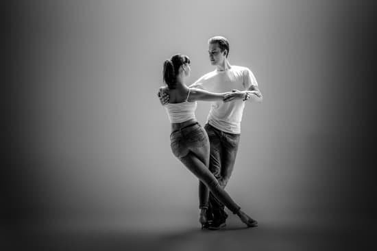 canva couple dancing social dance MADRKuNo27g