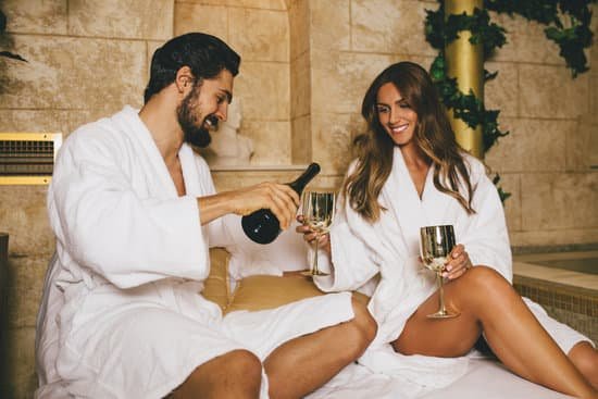 canva couple in exclusive spa resort MADauMGVeIs