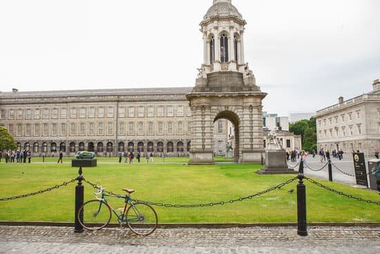 canva courtyard trinity college. trinity college campus MAEGyRMyyDc