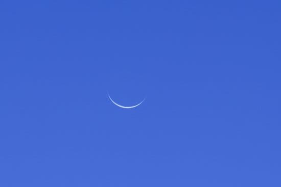 canva crescent moon