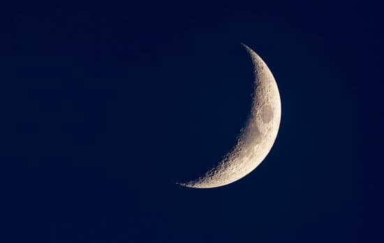 canva crescent moon at night MAC 5yvs5Q0