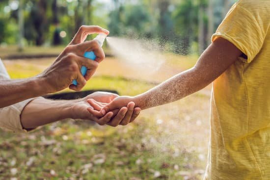 canva dad and son use mosquito spray.spraying insect repellent on skin outdoor MADauuhOvDY