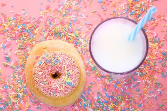 canva donut milk and sprinkles MAD9F5zZvVA