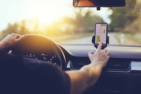 canva driver using gps navigation in mobile phone while driving car MADZp6MOHRQ