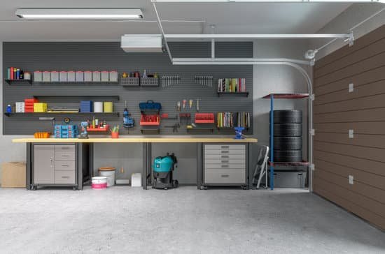 canva empty garage MAEE z4 6fQ