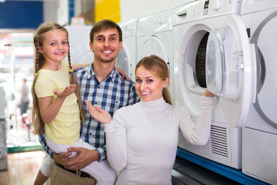 canva family selecting laundry washer MADGB7736VU