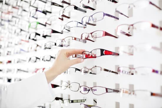 canva female optician suggest glasses MADaqsXoIFg
