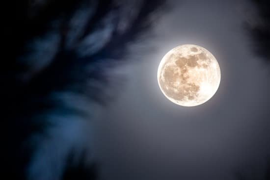 canva full moon MADesEOrKu0
