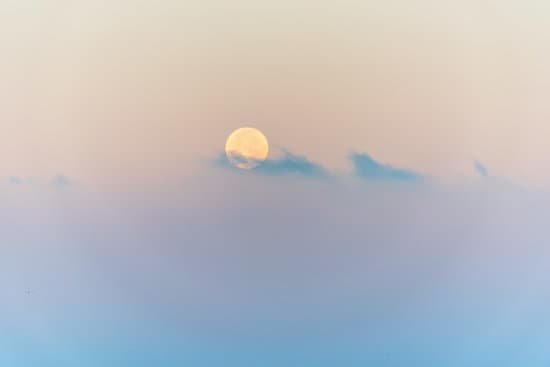 canva full moon at sunrise on the mediterranean coast in southern italy MADapue97ZE