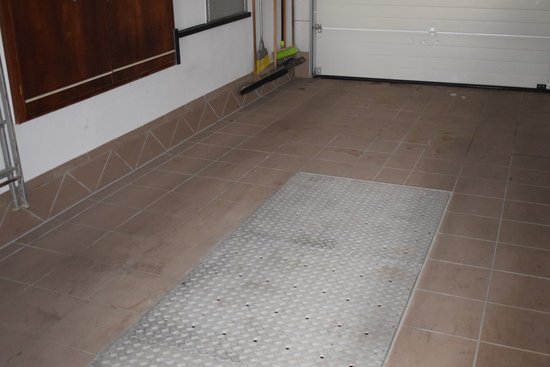 canva garage MADIperjWVo
