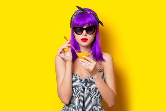canva girl with purple hair holding lemonade cocktail MADaudJromI