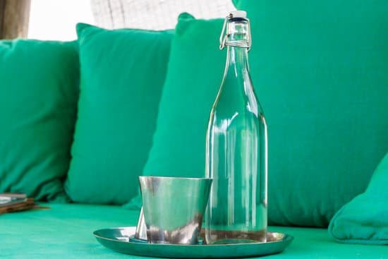 canva glass water bottle prepare for guest MADA94hfPks