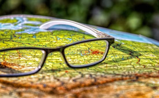 canva glasses and map MADQ5ERoqZw