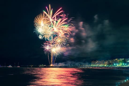 canva glenelg beach new year fireworks MADesAgZfAg