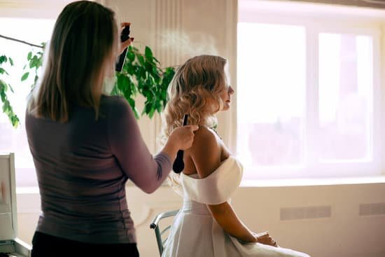 canva hair stylist spraying brides hair MADyRVOMqkY
