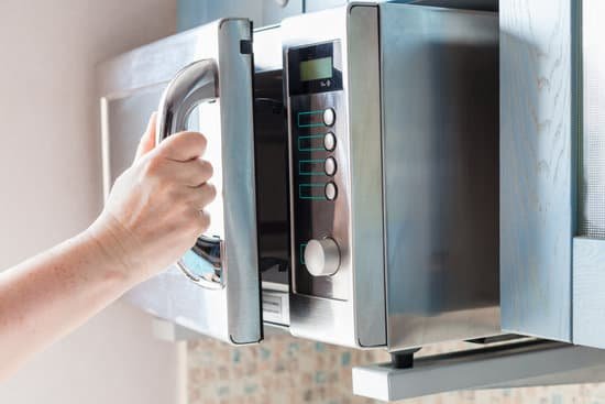 canva hand opens microwave oven MAC39yY6olI