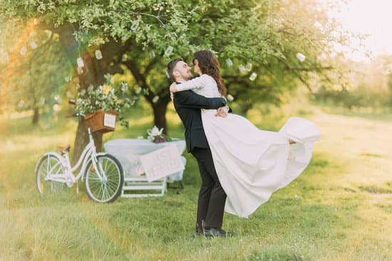 canva happy just married couple dancing on lawn in green sunny MADar6NpEMM