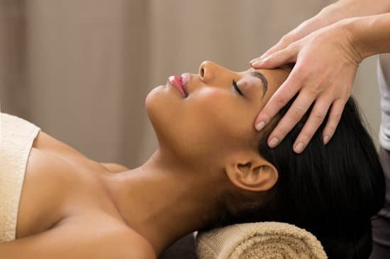 canva head massage at spa MADaqsfL Fg