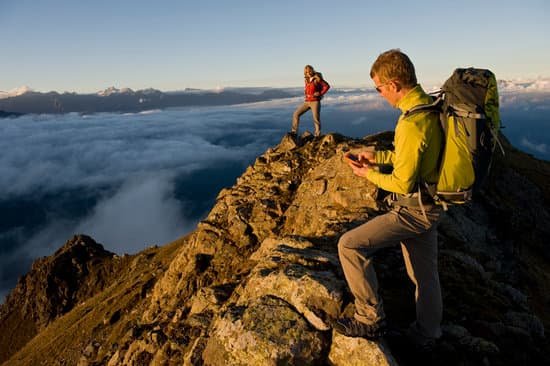 canva hiker using gps MAEIzhpwKOc