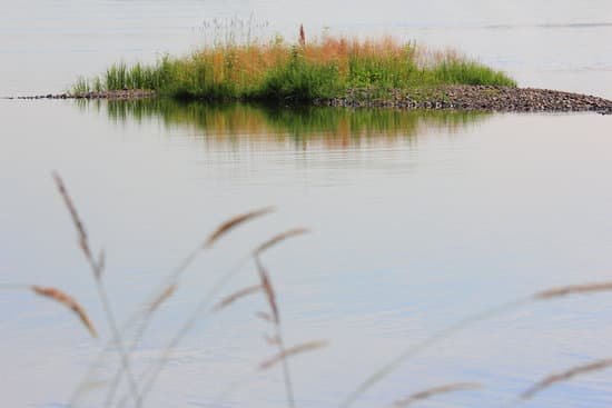 canva island MAEETvIiGgE