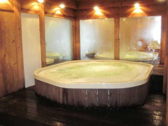 canva jacuzzi in the spa MADQ45TgmWA