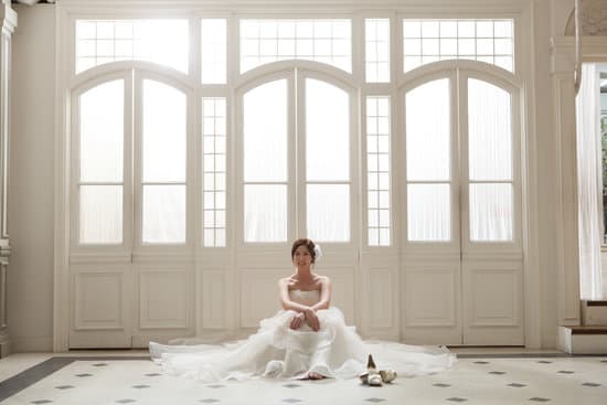 canva just married girl sitting on the floor MADQ5HK5TMs