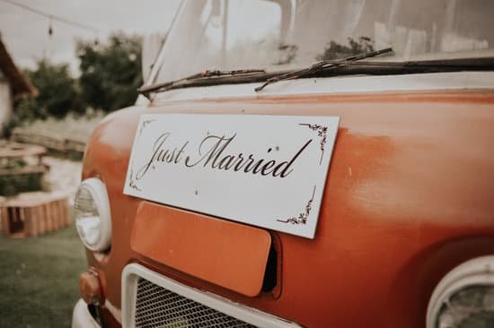canva just married plank board in front of red van MADyRs7eGk4