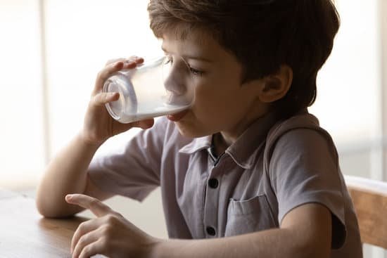 canva little boy drinking milk MAEMQJ1WLcY