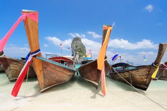 canva longtail boats in an island MAERf90owY0