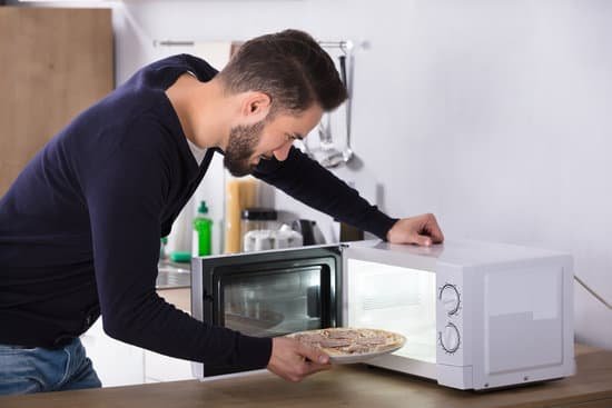 canva man baking pizza in microwave oven MADauCsSV4I