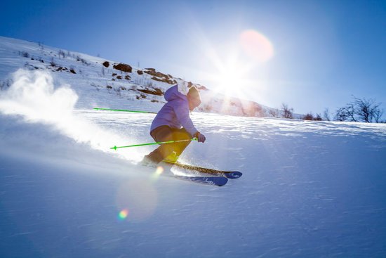 canva man skiing during day
